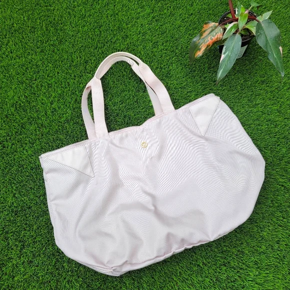 Lululemon acute tote deals